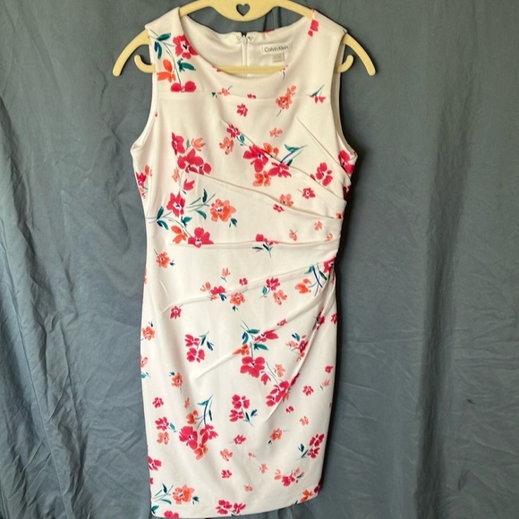 Calvin Klein: White Floral Ruched Sheath Dress: 6P - Picture 1 of 16